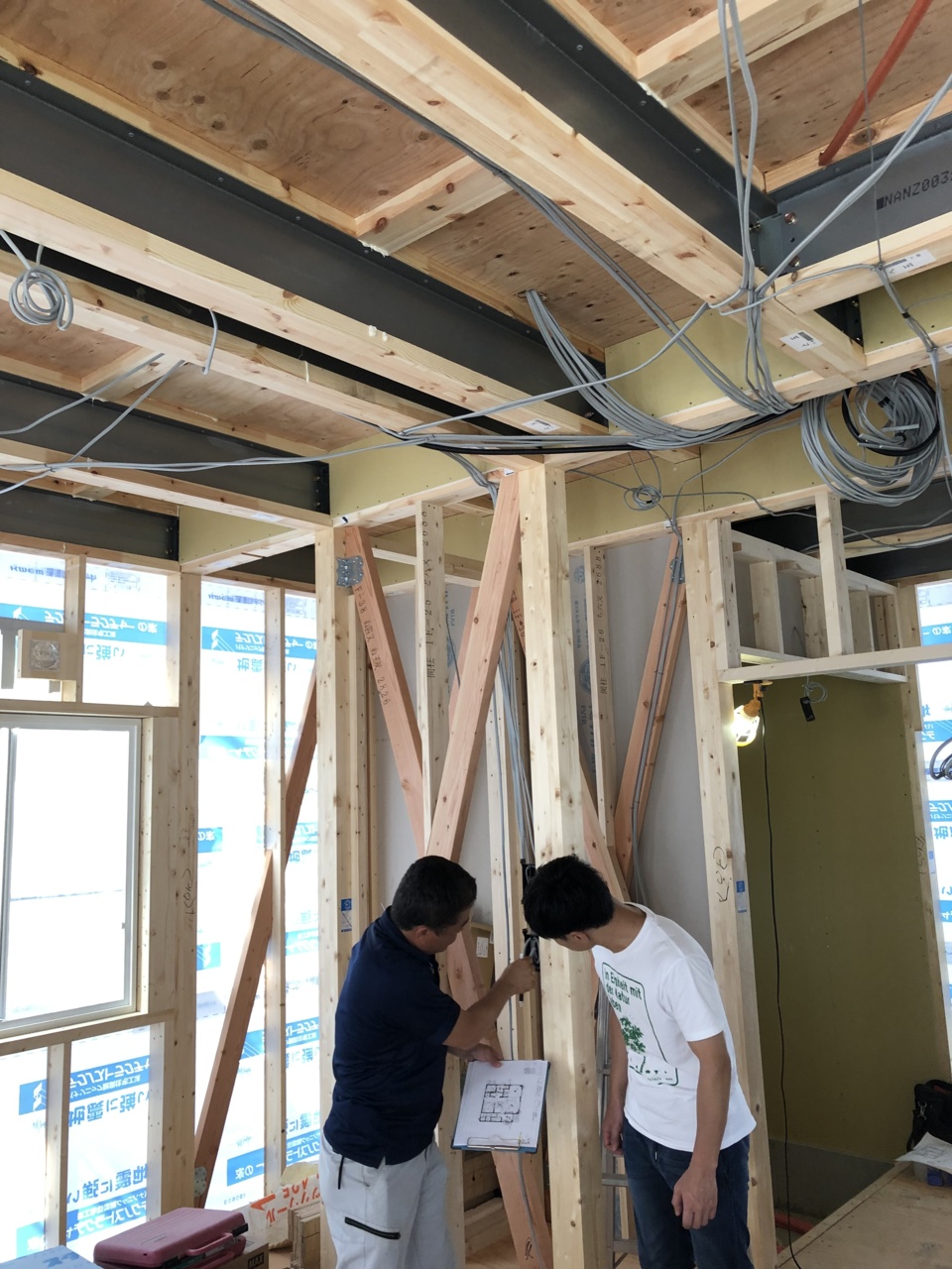 お客様に電気配線等の確認いただきました！