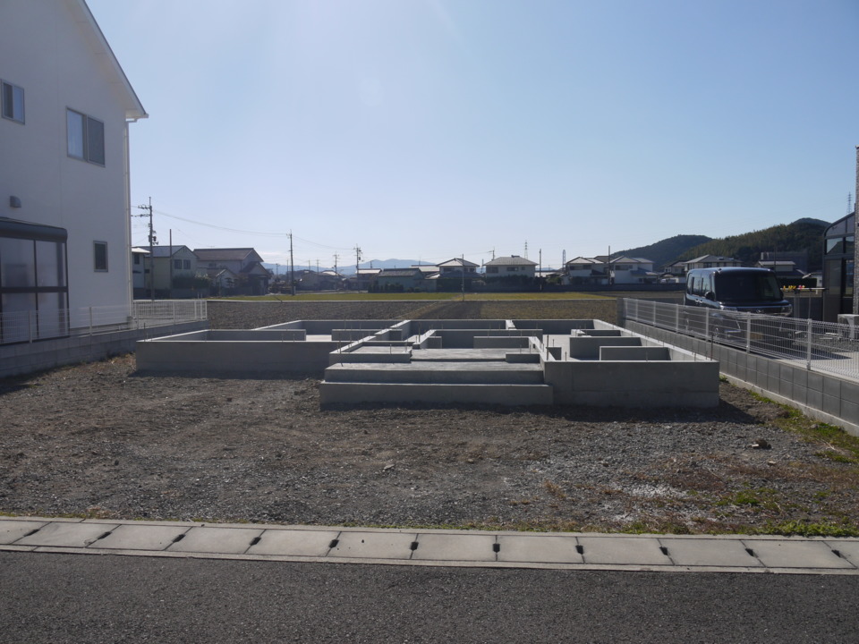 基礎工事を行いました。