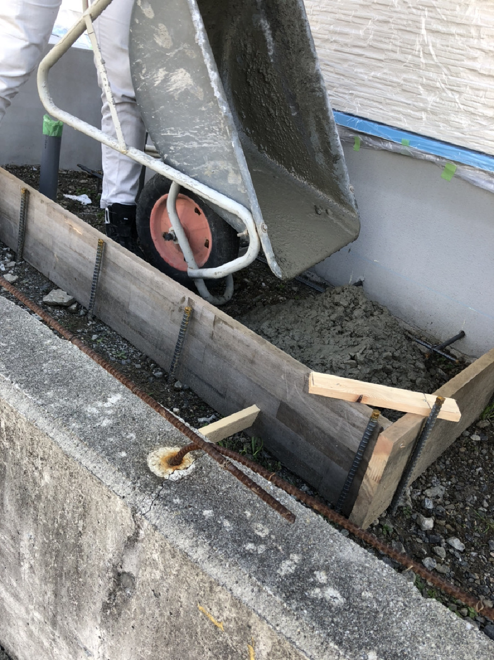 エコキュートの台施工中！