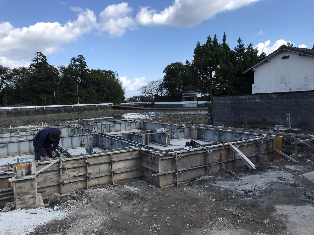 基礎工事中