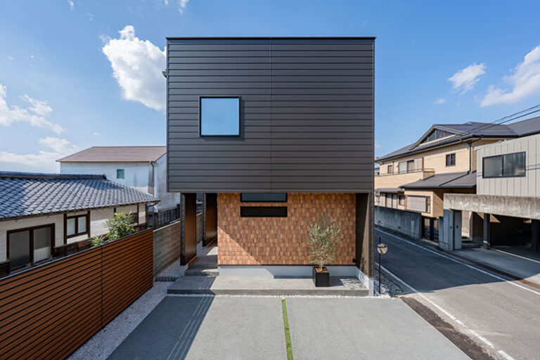 徳島モデルハウス『ひとつ上の景色を楽しむ、空へと開く家。』